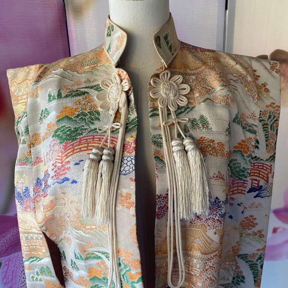 Sakamota Chinese embroidered cape-let - Picture 2 of 8